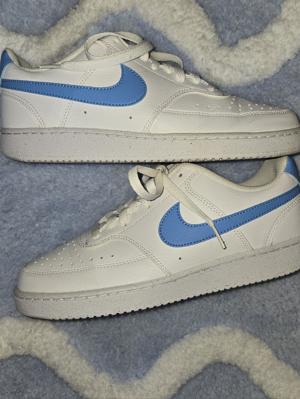 Nike Kids Low-Top Sneakers in White and Light Blue Swoosh